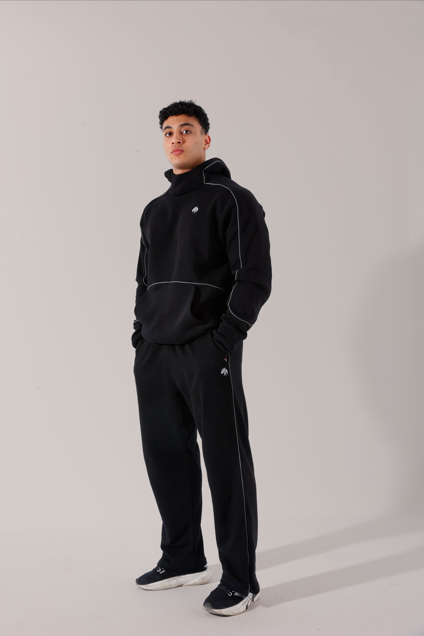 black hybrid Tech set